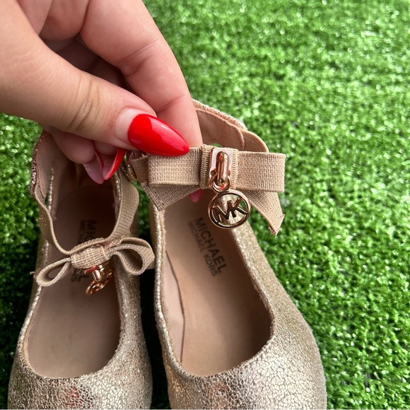 Baby girls Michael Kors size 2 mini ballet flats with bow - Picture 3 of 7